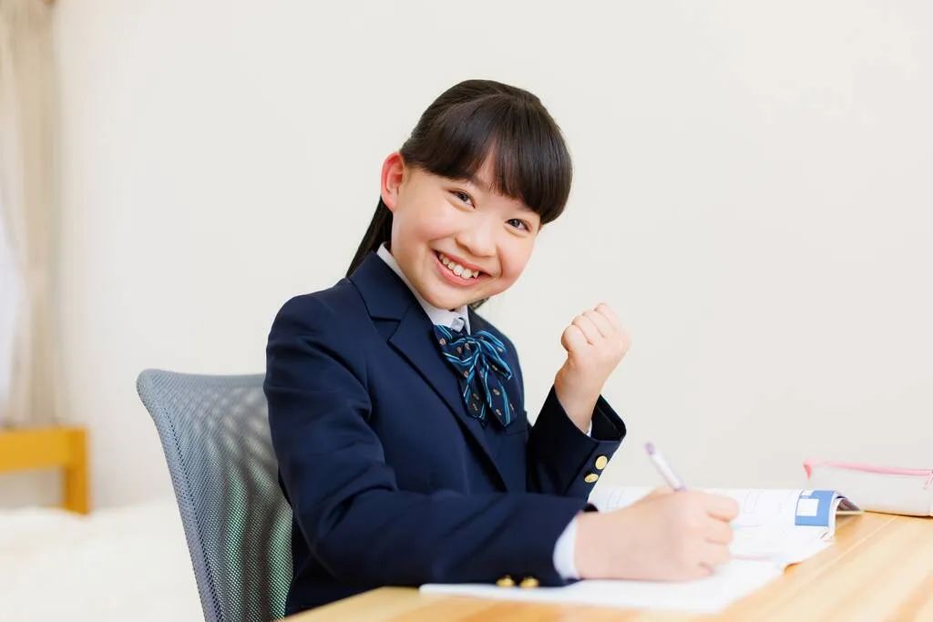 2024中考语文押题作文:《有一束光,照亮我的世界》范文6篇 第1张 2024中考语文押题作文:《有一束光,照亮我的世界》范文6篇 第1张
