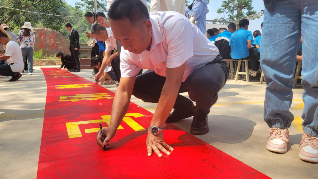 【决战中考】奋勇前行,为梦而战——凤山镇中心学校召开2024届中考冲刺誓师大会 第7张