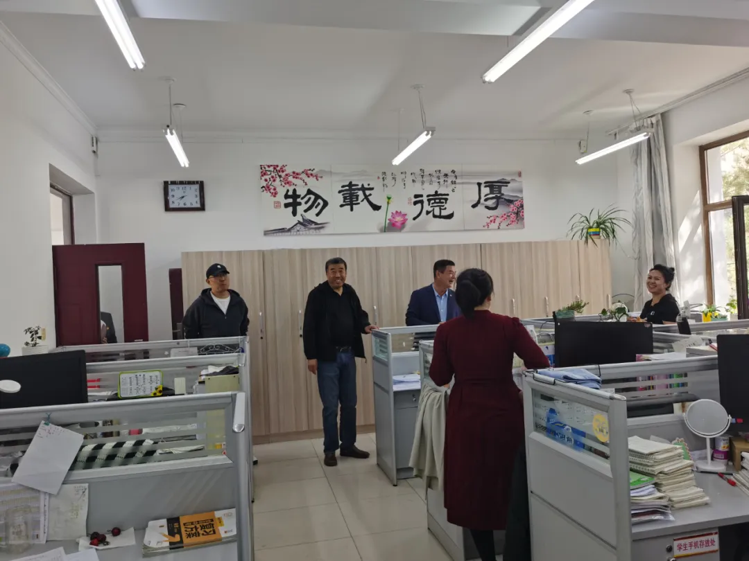 奋战中考齐努力 鼓舞士气暖人心——海拉尔区教育党工委书记、党组书记、局长汪孟桓调研中考备考情况 第2张