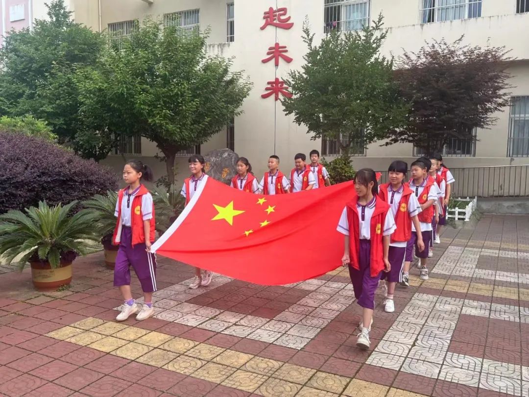 【国旗下成长】龙头小学举行第十三周升旗仪式暨中华经典诵读活动 第10张 【国旗下成长】龙头小学举行第十三周升旗仪式暨中华经典诵读活动 第10张