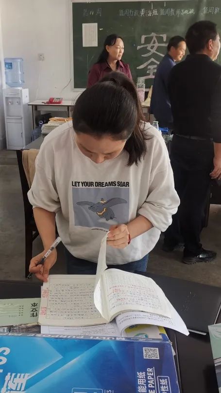 西昌市礼州镇兴胜小学开展教学常规工作检查 第9张 西昌市礼州镇兴胜小学开展教学常规工作检查 第9张