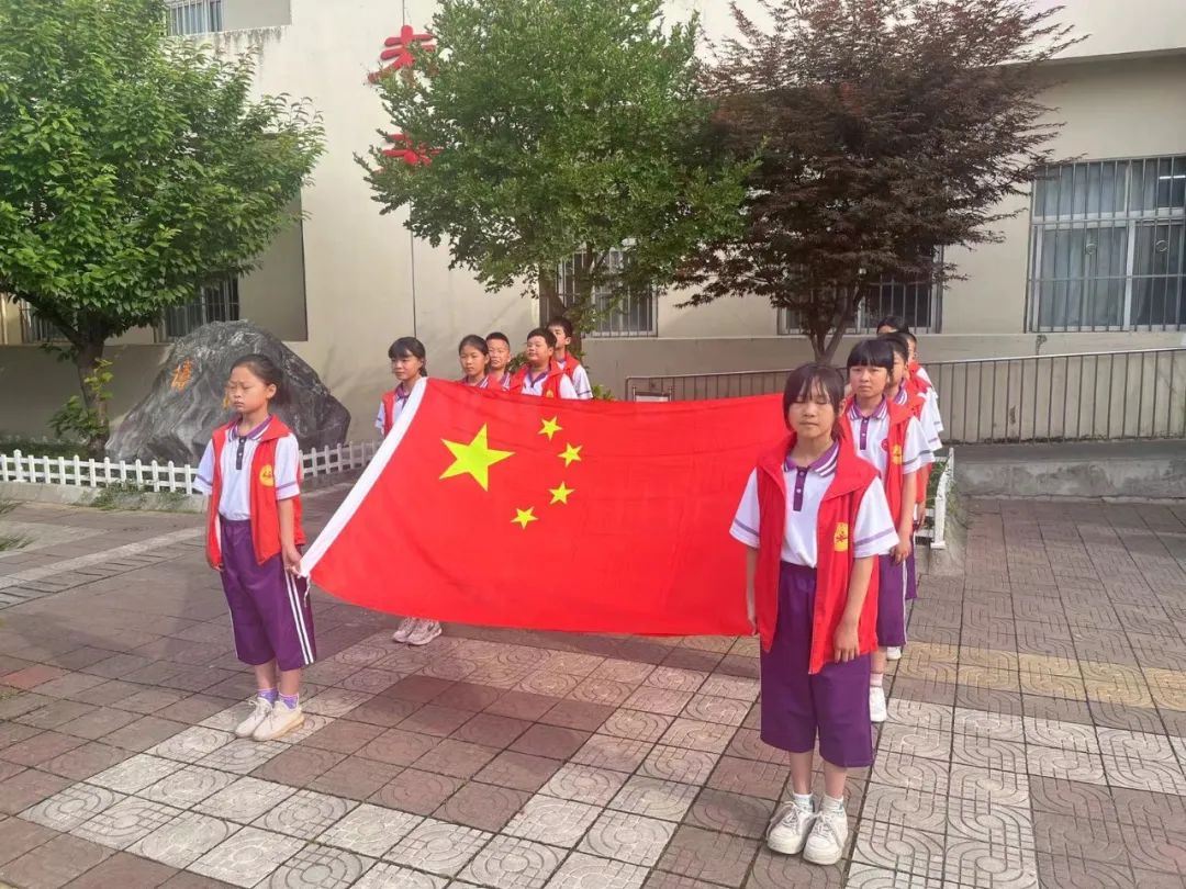【国旗下成长】龙头小学举行第十三周升旗仪式暨中华经典诵读活动 第9张 【国旗下成长】龙头小学举行第十三周升旗仪式暨中华经典诵读活动 第9张