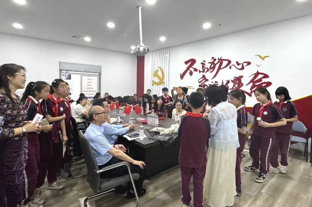 常青女装城(常熟)&莫城街道商城小学“新国风”服饰研学活动圆满举行! 第7张 常青女装城(常熟)&莫城街道商城小学“新国风”服饰研学活动圆满举行! 第7张