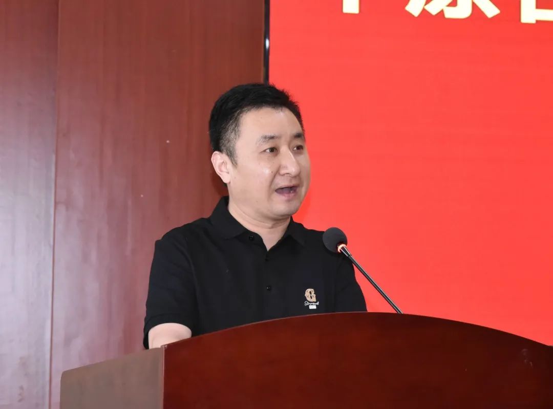 心中有梦想,脚下有力量——中原名师汪静小学语文工作室、中原名师培育对象徐红星小学语文工作室授牌仪式暨专题讲座侧记 第26张