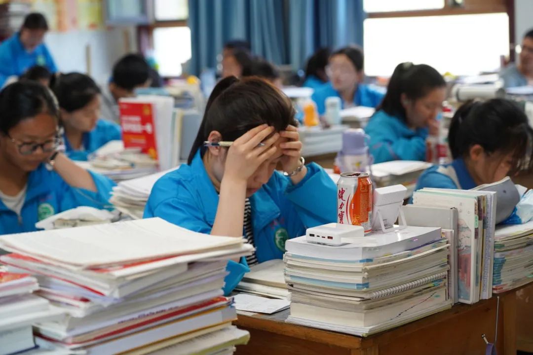 红色力量助燃高考!一中加油! 第24张 红色力量助燃高考!一中加油! 第24张