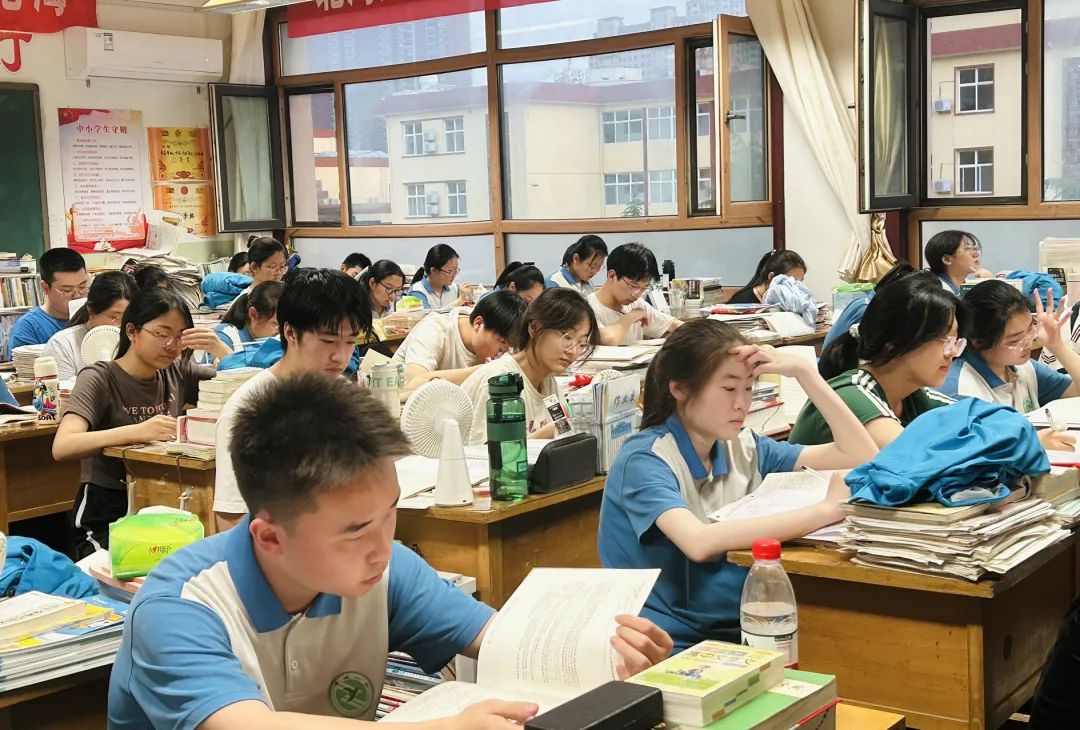 红色力量助燃高考!一中加油! 第21张 红色力量助燃高考!一中加油! 第21张