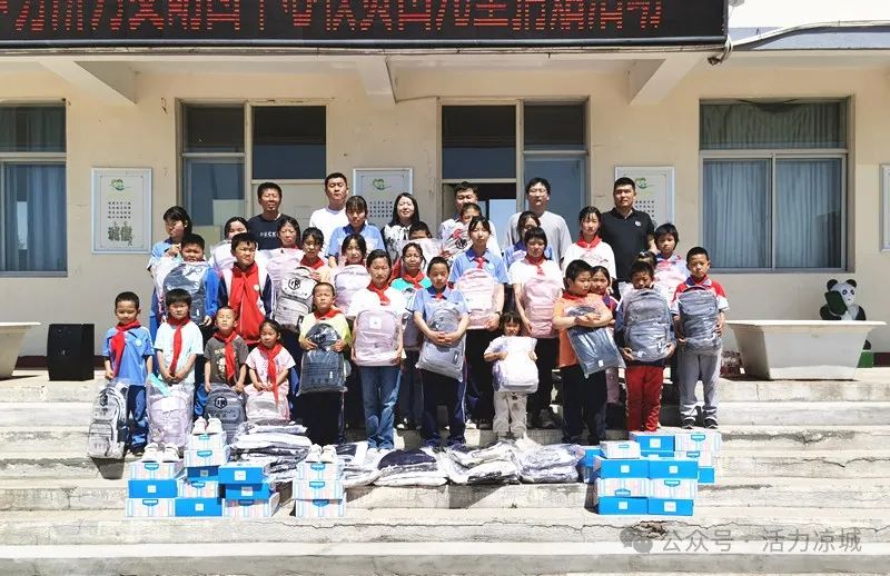 县委巡察办向麦胡图镇小学捐赠学习生活物品 第6张