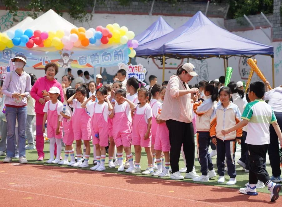 奔跑吧·少年--风景小学2024年田径运动会 第99张 奔跑吧·少年--风景小学2024年田径运动会 第99张