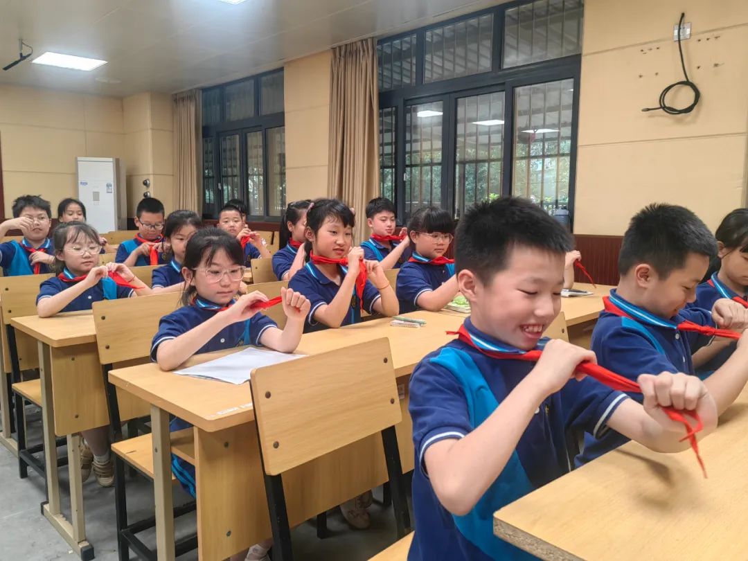 传薪火 向未来——2024年外国语小学大队委第四次会议 第8张