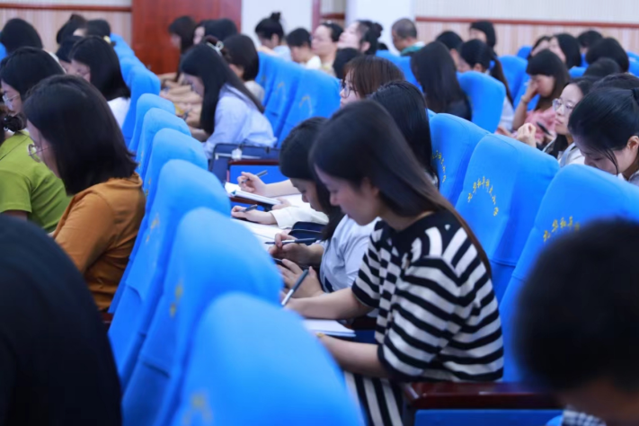 湖南省湘江新区小学语文校本研修领衔者高端研修课堂观摩活动在九华和平科大小学隆重举行 第3张