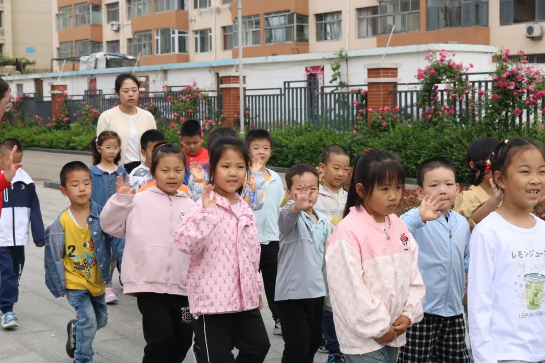 【全环境立德树人•观海动态】你好,小学——我园大班参观实验小学活动 第20张 【全环境立德树人•观海动态】你好,小学——我园大班参观实验小学活动 第20张