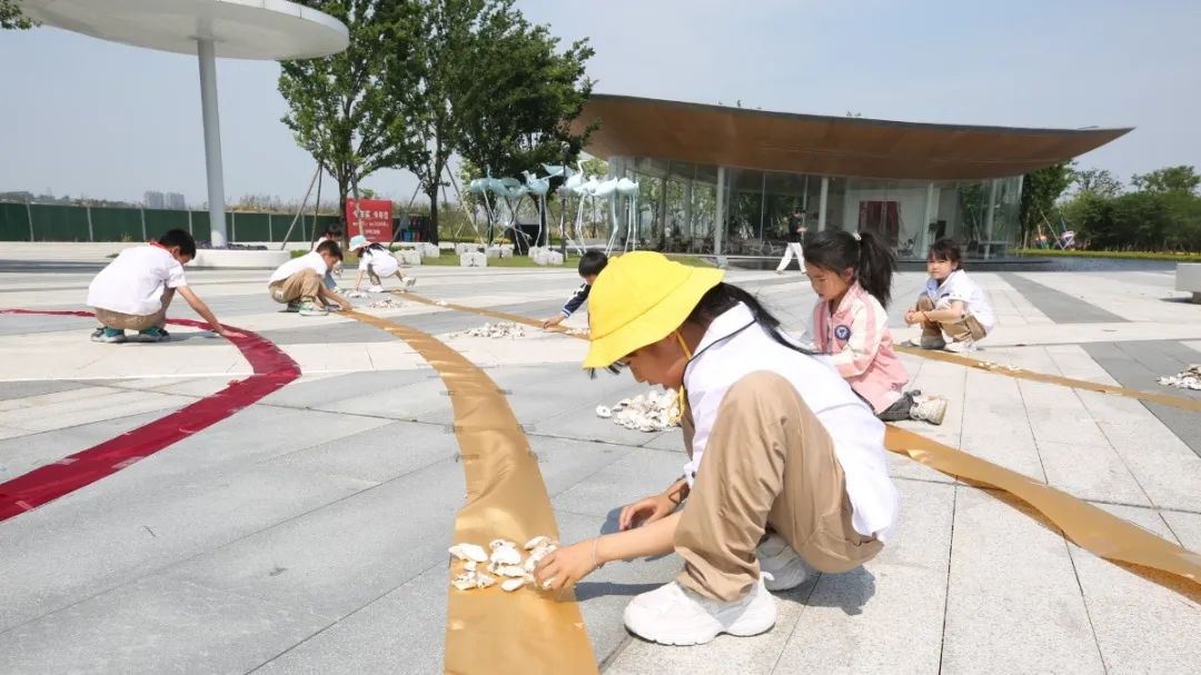西店镇樟树小学:小小霞客游新城,蛎壳为笔绘祥龙 第6张 西店镇樟树小学:小小霞客游新城,蛎壳为笔绘祥龙 第6张