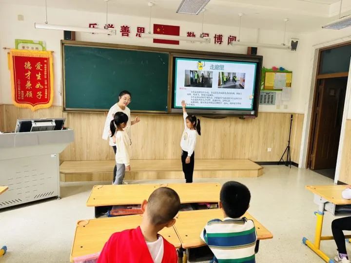 【全环境立德树人•观海动态】你好,小学——我园大班参观实验小学活动 第27张 【全环境立德树人•观海动态】你好,小学——我园大班参观实验小学活动 第27张