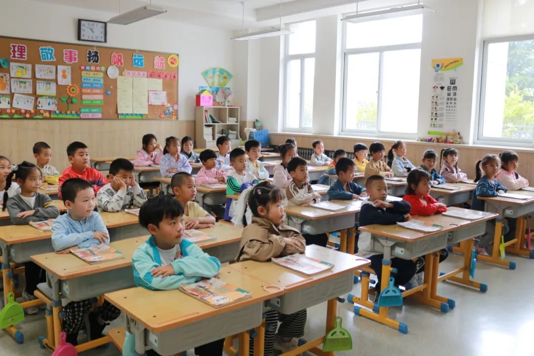 【全环境立德树人•观海动态】你好,小学——我园大班参观实验小学活动 第28张 【全环境立德树人•观海动态】你好,小学——我园大班参观实验小学活动 第28张