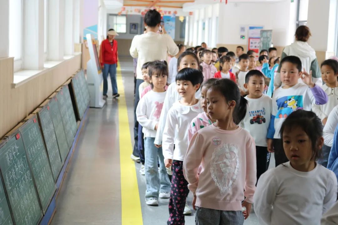 【全环境立德树人•观海动态】你好,小学——我园大班参观实验小学活动 第22张 【全环境立德树人•观海动态】你好,小学——我园大班参观实验小学活动 第22张