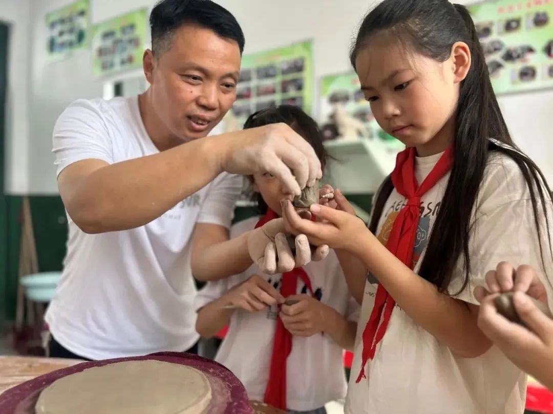 建设街小学:诗与陶瓷的交融 浪漫与现实的展现 第5张