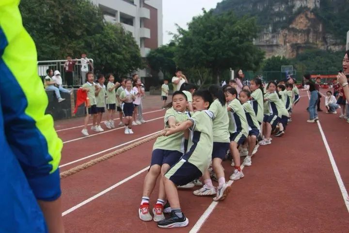 柳州市阳和第二小学2024年春季学期趣味运动会 第34张 柳州市阳和第二小学2024年春季学期趣味运动会 第34张