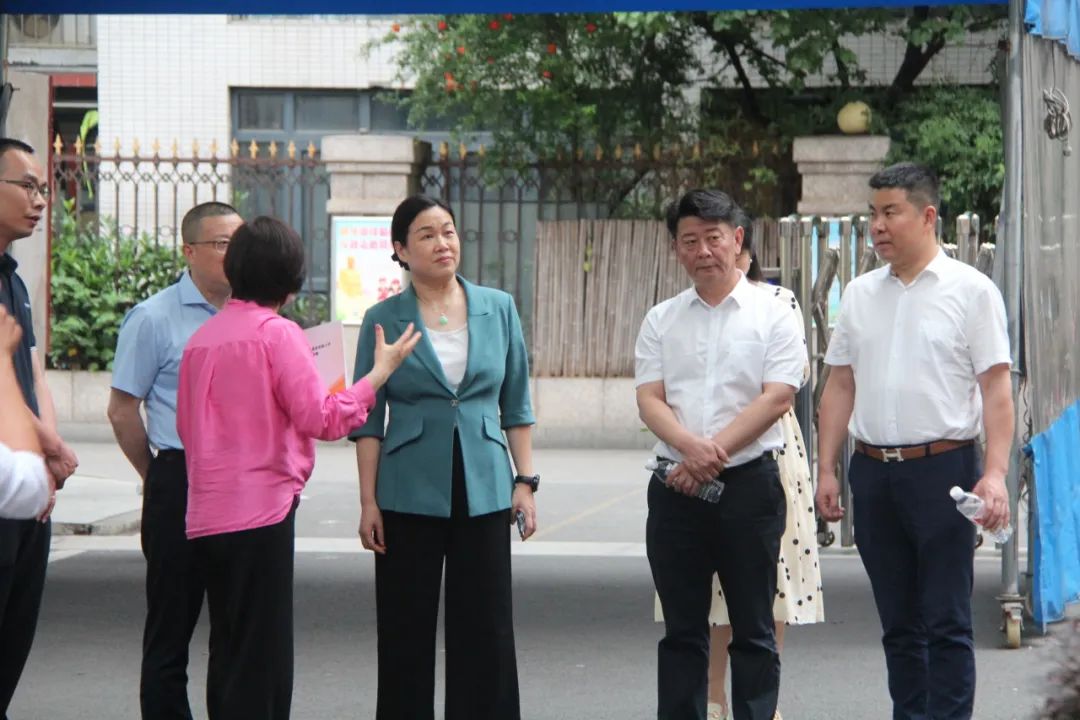 东郡小学迎接芙蓉区人大常委会伍艳飞主任以及 市、区人大代表一行调研视察 第3张 东郡小学迎接芙蓉区人大常委会伍艳飞主任以及 市、区人大代表一行调研视察 第3张