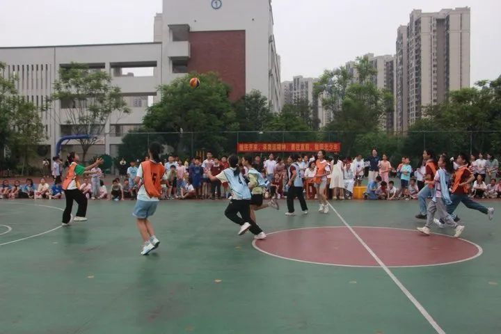 柳州市阳和第二小学2024年春季学期趣味运动会 第28张 柳州市阳和第二小学2024年春季学期趣味运动会 第28张