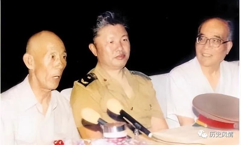 1990年,老农因儿子参军落选,拿出小学课本说:里面的烈士包括我 第9张