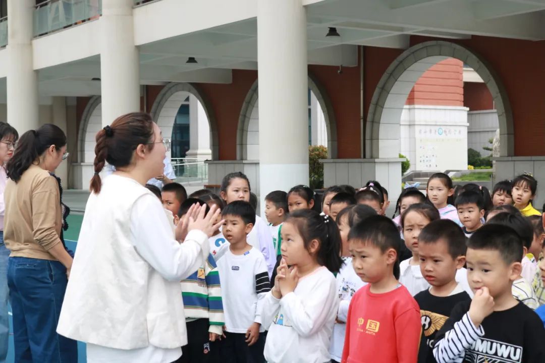 【全环境立德树人•观海动态】你好,小学——我园大班参观实验小学活动 第15张 【全环境立德树人•观海动态】你好,小学——我园大班参观实验小学活动 第15张