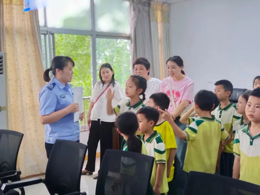 校园活动 | 奎文实验小学:大手牵小手,安全伴“童”行 第4张 校园活动 | 奎文实验小学:大手牵小手,安全伴“童”行 第4张