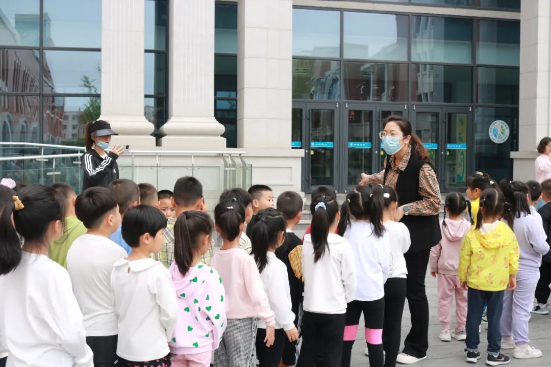 【全环境立德树人•观海动态】你好,小学——我园大班参观实验小学活动 第17张 【全环境立德树人•观海动态】你好,小学——我园大班参观实验小学活动 第17张
