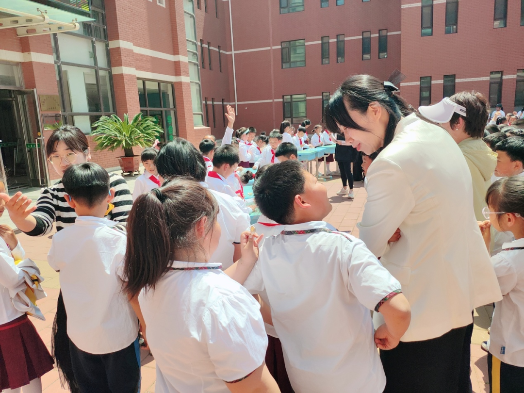 巧手抚锦衣  剥蒜砺心志---石河小学第五届劳动技能大赛二年级分会场 第40张