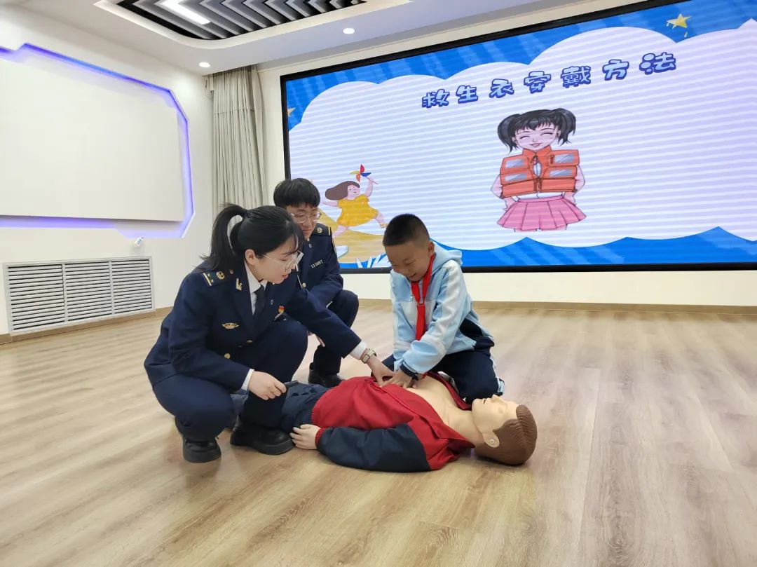 【黑河小学德育活动】黑河小学与黑河爱辉海事处联合开展水上安全知识进校园活动 第20张