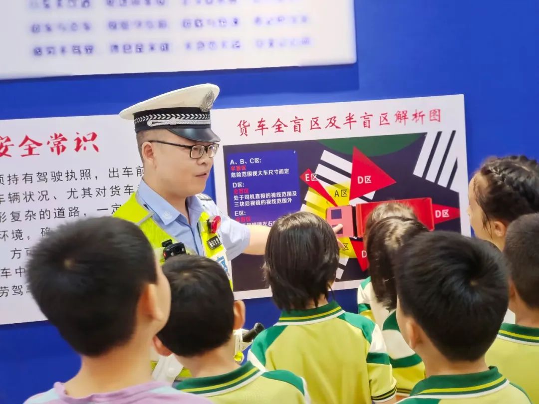 校园活动 | 奎文实验小学:大手牵小手,安全伴“童”行 第2张 校园活动 | 奎文实验小学:大手牵小手,安全伴“童”行 第2张