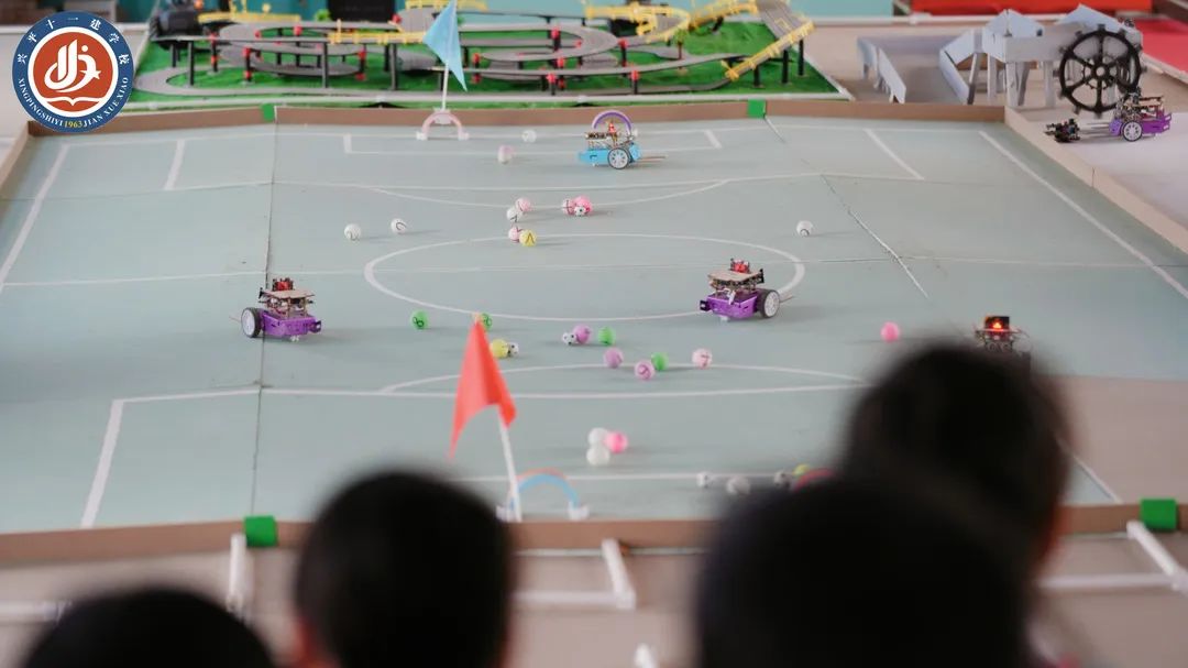 兴平十一建小学 ||【走进创客空间 探索科技奥秘】人工智能主题研学活动圆满完成! 第13张 兴平十一建小学 ||【走进创客空间 探索科技奥秘】人工智能主题研学活动圆满完成! 第13张