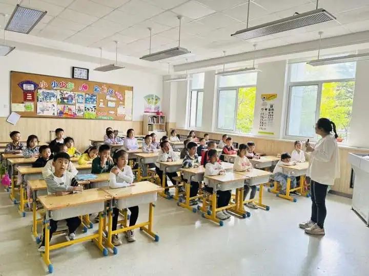 【全环境立德树人•观海动态】你好,小学——我园大班参观实验小学活动 第25张 【全环境立德树人•观海动态】你好,小学——我园大班参观实验小学活动 第25张