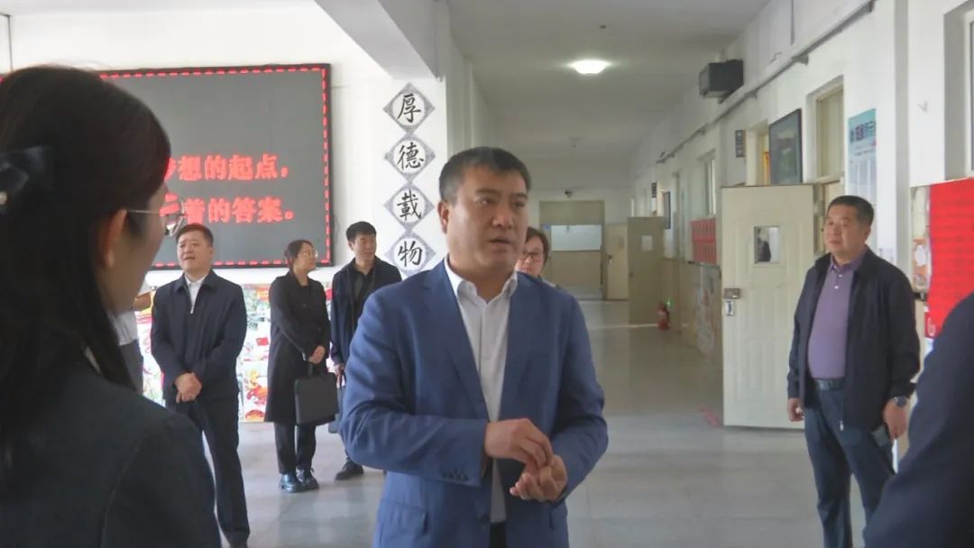 刘军龙深入市第一中学督导检查2024高考备考工作 第3张 刘军龙深入市第一中学督导检查2024高考备考工作 第3张