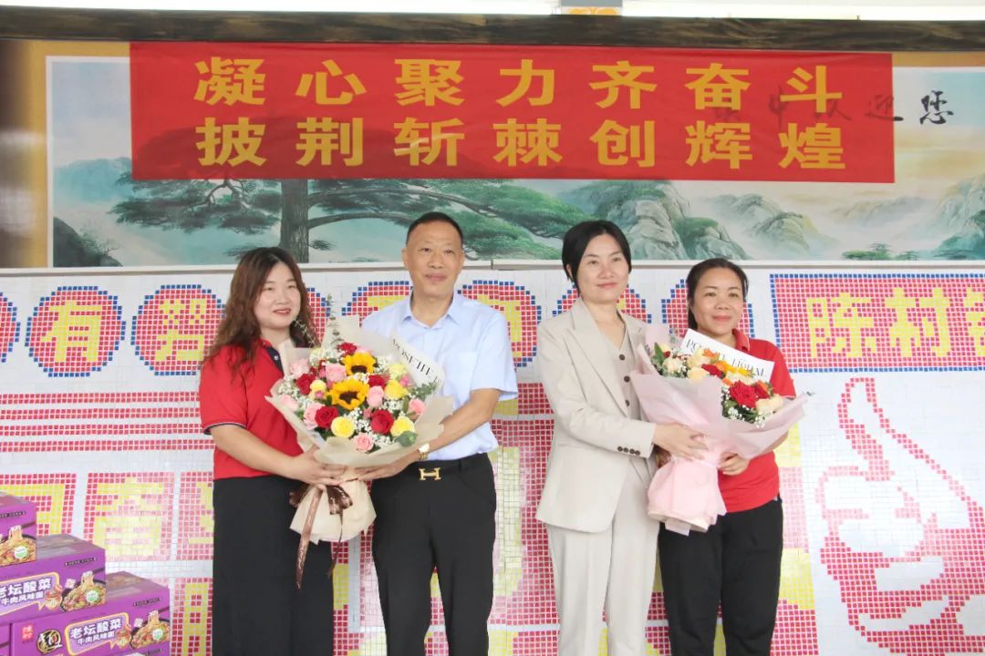 深情关爱暖人心,鼓舞士气助中考丨陈村镇领导到学校慰问初三级老师 第5张 深情关爱暖人心,鼓舞士气助中考丨陈村镇领导到学校慰问初三级老师 第5张