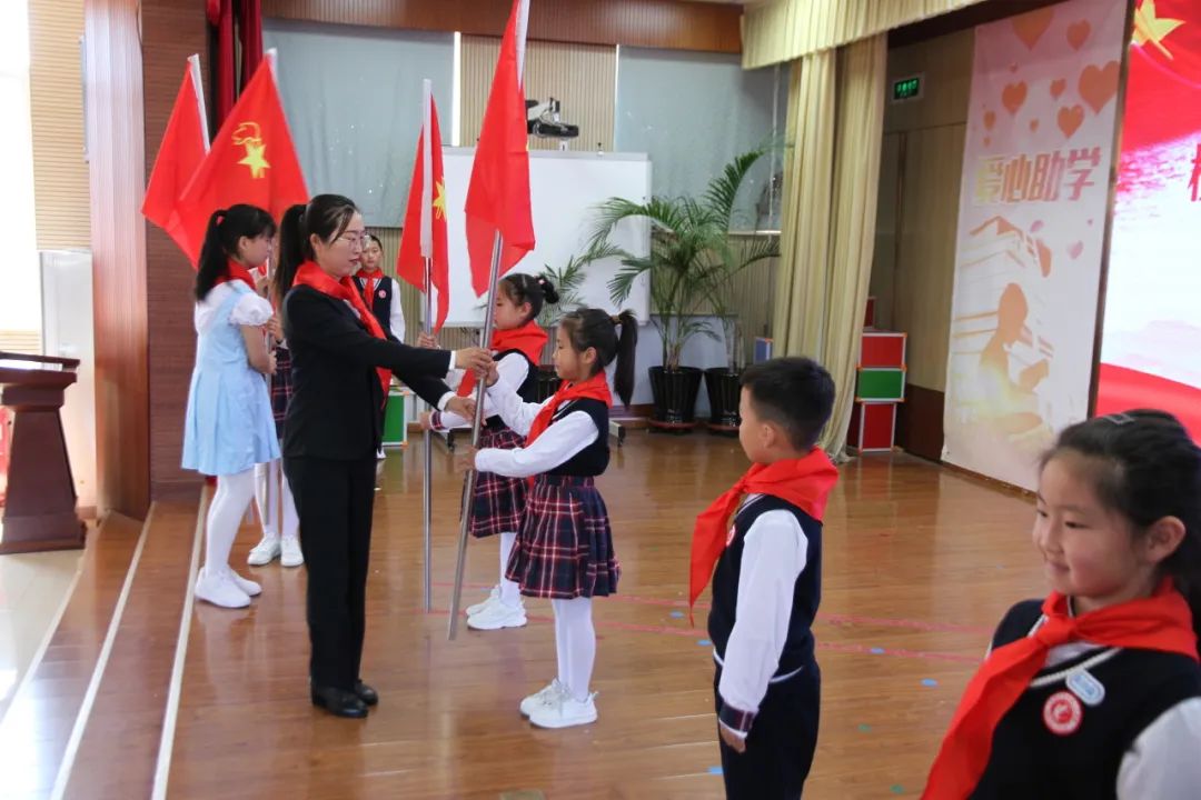 【柳河县胜利小学】“我和祖国共成长”一年级分批入队仪式 第21张 【柳河县胜利小学】“我和祖国共成长”一年级分批入队仪式 第21张