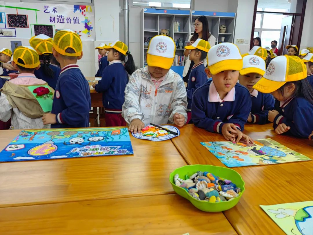 初夏“探”小学,一起“趣”成长 ——宁波路学校迎接宁波路幼儿园小朋友到校参观 第15张 初夏“探”小学,一起“趣”成长 ——宁波路学校迎接宁波路幼儿园小朋友到校参观 第15张