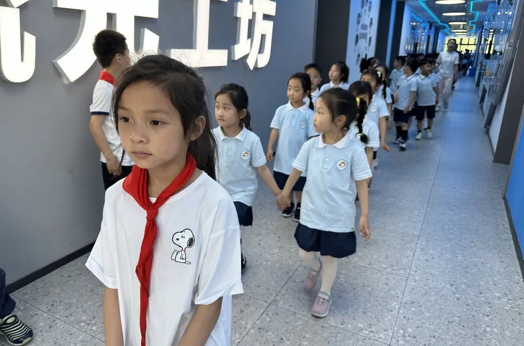 “趣”探小学,梦想启航——红苹果实验幼儿园大班参观小学活动 第67张