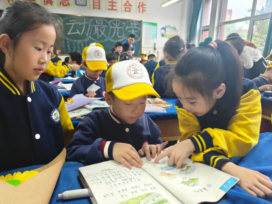 初夏“探”小学,一起“趣”成长 ——宁波路学校迎接宁波路幼儿园小朋友到校参观 第33张 初夏“探”小学,一起“趣”成长 ——宁波路学校迎接宁波路幼儿园小朋友到校参观 第33张