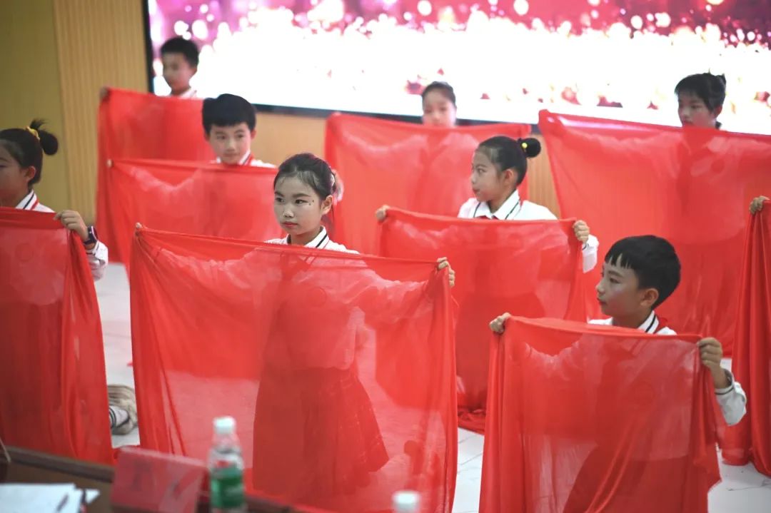 金沙教育研究院附属第二实验小学举行课本剧、情景剧演出大赛 第6张 金沙教育研究院附属第二实验小学举行课本剧、情景剧演出大赛 第6张