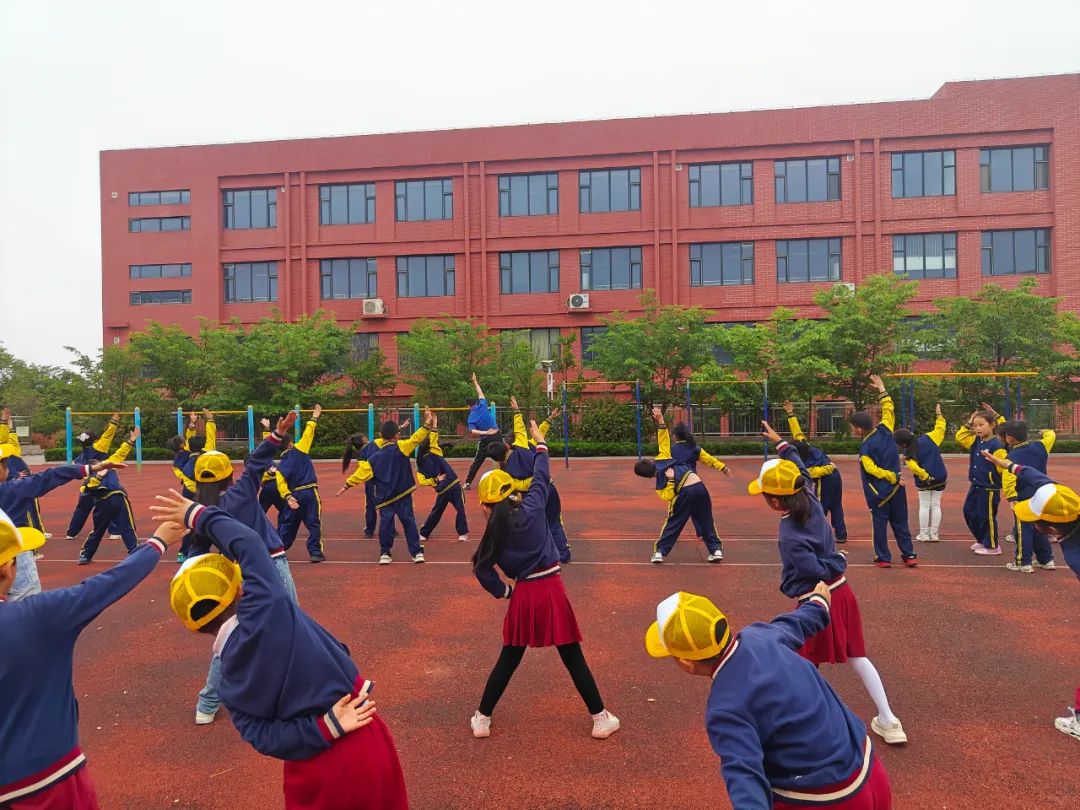 初夏“探”小学,一起“趣”成长 ——宁波路学校迎接宁波路幼儿园小朋友到校参观 第41张 初夏“探”小学,一起“趣”成长 ——宁波路学校迎接宁波路幼儿园小朋友到校参观 第41张