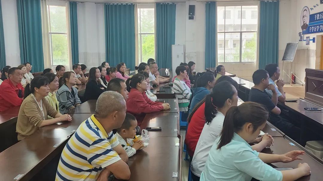 【心理专家临指导,家校联合迎中考】湖里中学毕业班家长缓解中考压力专题讲座 第5张 【心理专家临指导,家校联合迎中考】湖里中学毕业班家长缓解中考压力专题讲座 第5张