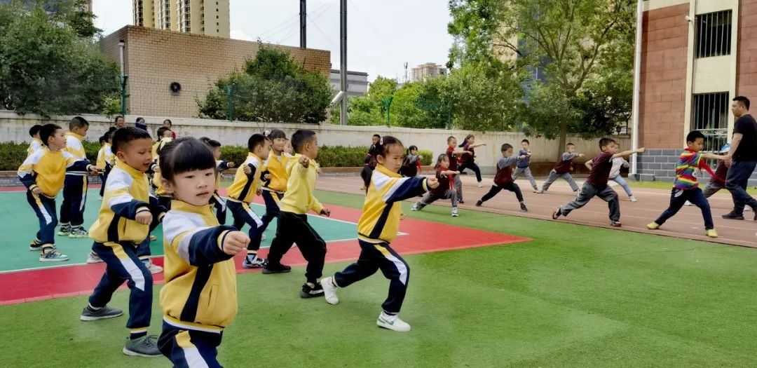 【特色活动】小学初体验  衔接促成长——安宁区幼儿园幼小衔接系列活动之走进小学 第11张
