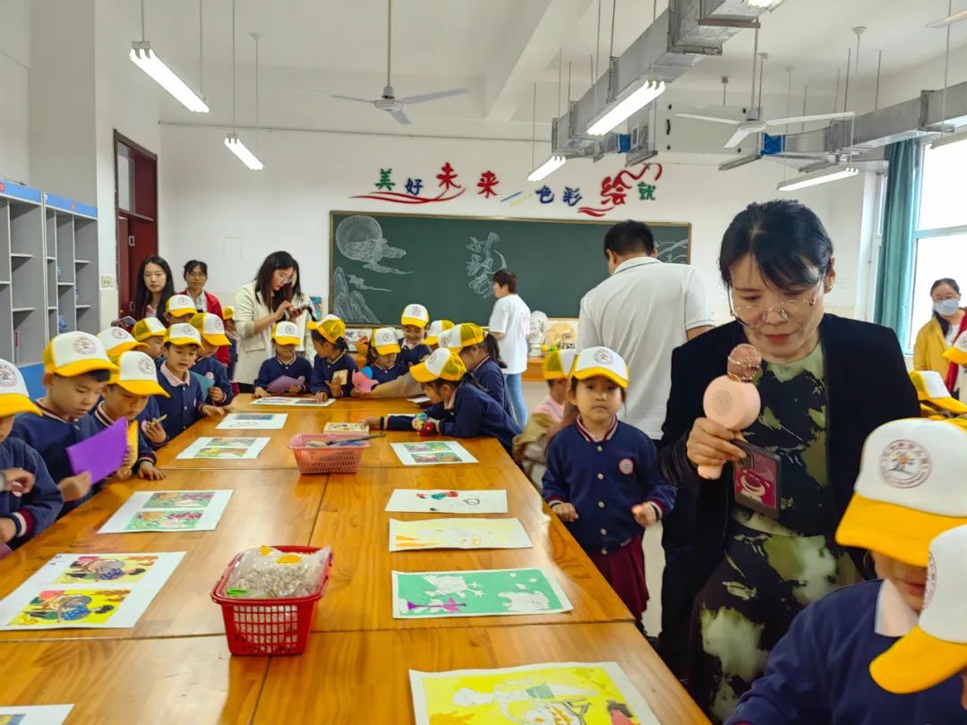 初夏“探”小学,一起“趣”成长 ——宁波路学校迎接宁波路幼儿园小朋友到校参观 第31张 初夏“探”小学,一起“趣”成长 ——宁波路学校迎接宁波路幼儿园小朋友到校参观 第31张