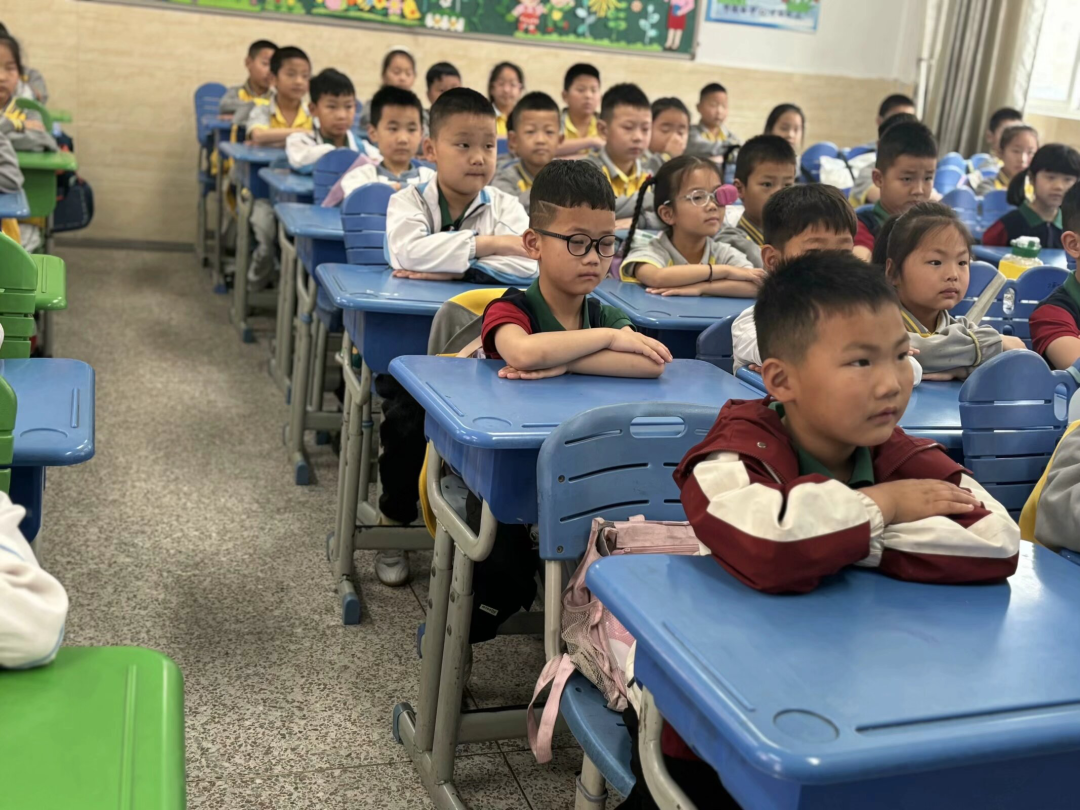 “初遇小学  感悟成长”——诺亚舟中联壹城幼儿园幼小衔接之参观小学活动 第41张