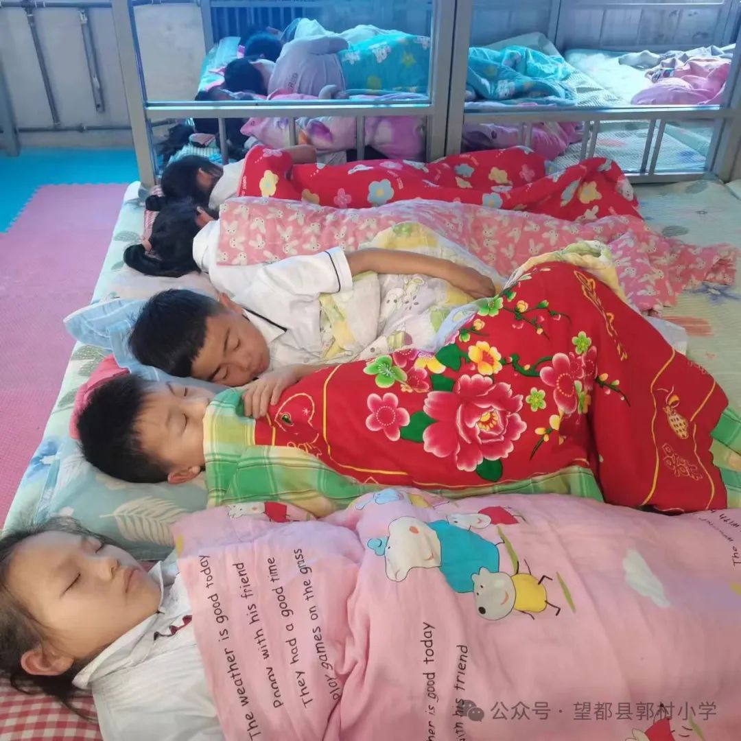 “小”睡床,“大”健康——郭村小学喜迎“舒心午休”躺睡新模式 第8张 “小”睡床,“大”健康——郭村小学喜迎“舒心午休”躺睡新模式 第8张