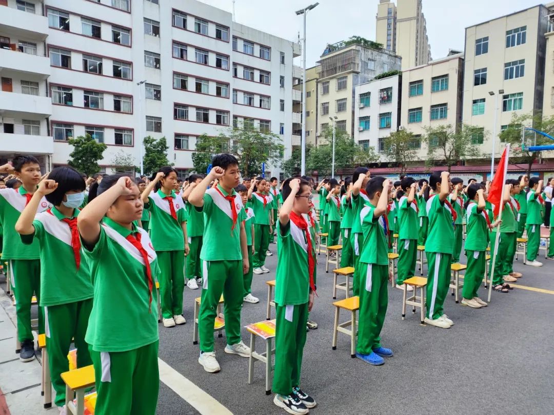 化州市实验小学2024年“六一”入队仪式暨红领巾奖章颁奖活动 第35张