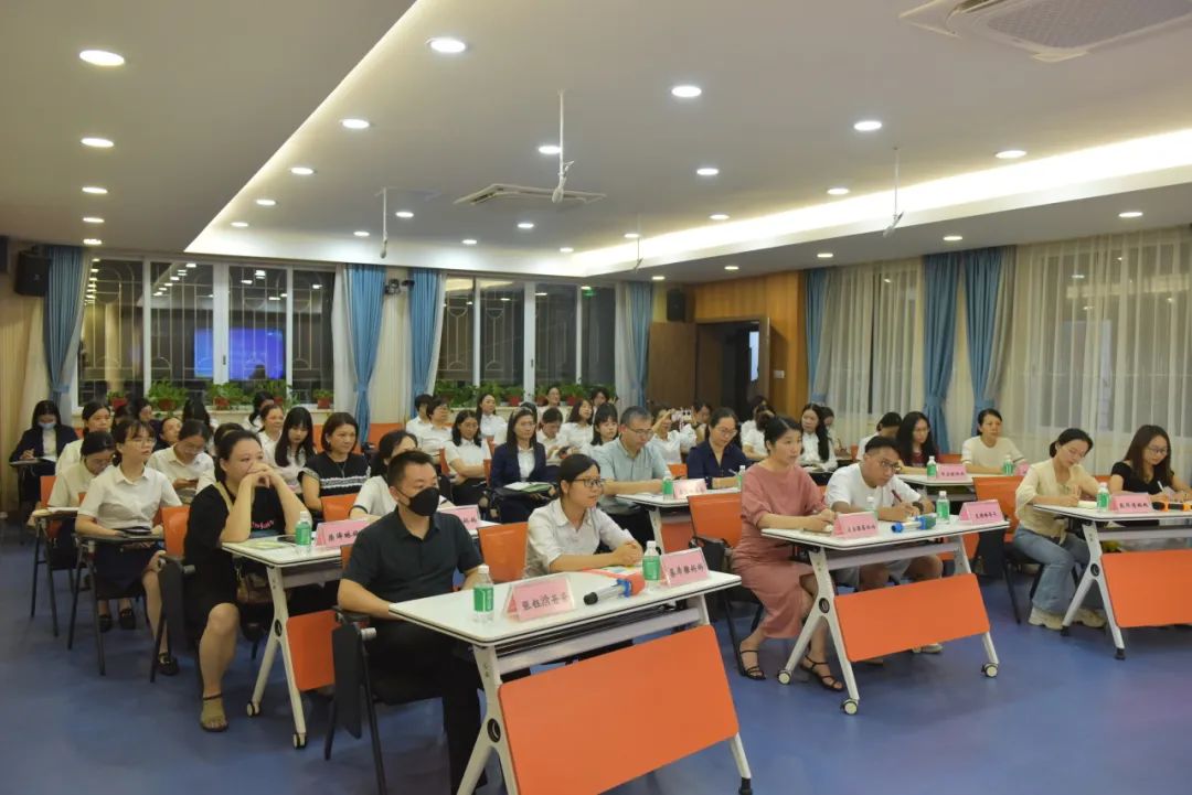 佛山市惠景小学家长云课堂(第一季)——惠心启航·对话儿童成长与安全 第6张 佛山市惠景小学家长云课堂(第一季)——惠心启航·对话儿童成长与安全 第6张