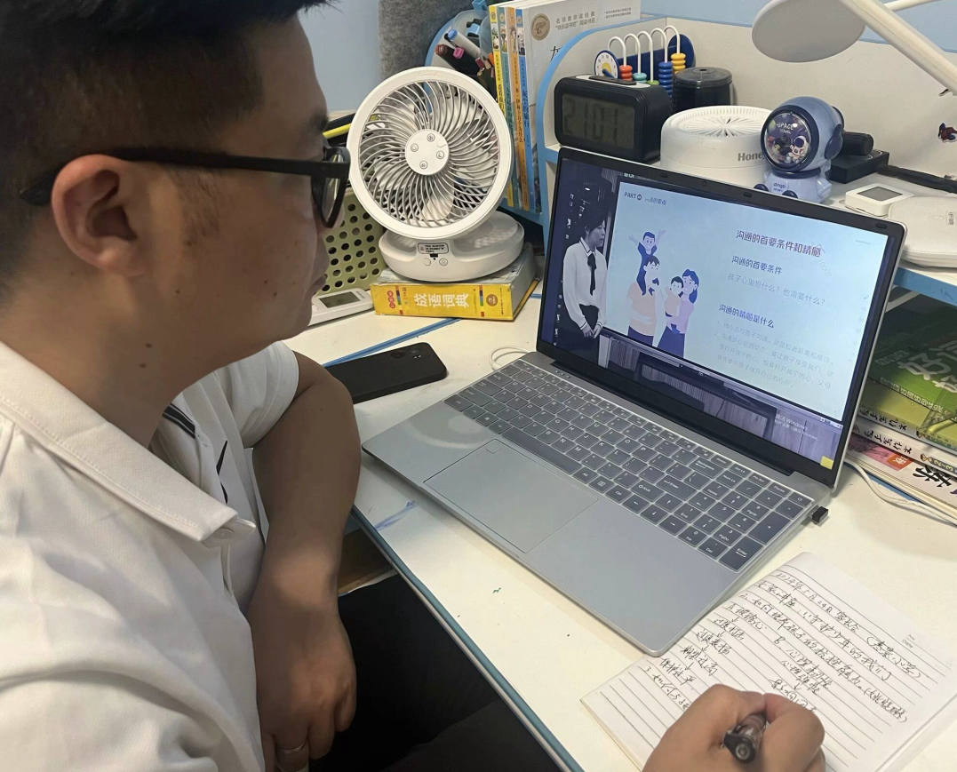佛山市惠景小学家长云课堂(第一季)——惠心启航·对话儿童成长与安全 第25张 佛山市惠景小学家长云课堂(第一季)——惠心启航·对话儿童成长与安全 第25张