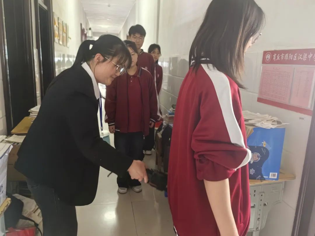 河南开启高考“无声入场”模拟!携带这些物品将无法进入考场! 第7张 河南开启高考“无声入场”模拟!携带这些物品将无法进入考场! 第7张
