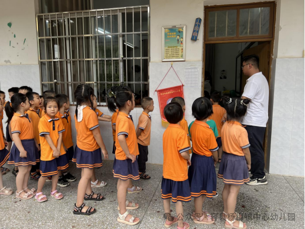 【幼小衔接】初探小学,“幼”见成长——容县杨梅镇中心幼儿园大班组参观小学活动 第16张